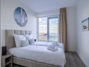 Beachfront apartment with sea-view - Image 2