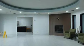 Burgundy Inn & Suites - Image 2