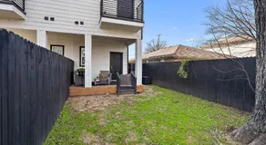 3BR Duplex - Walk to Bishop Arts - Fenced Yard - Image 3