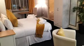 Sutherlands Hotel - Image 2