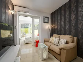 Apartment in Porec near Rock Beach - Image 2