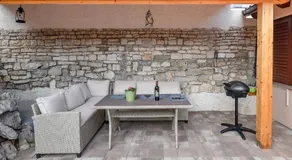 Vintage Garden Apartment - Image 4