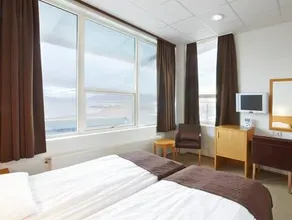 Hotel Cabin - Image 2