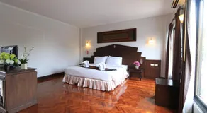 Baiyoke Chalet Hotel - Image 2