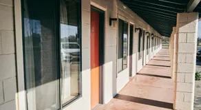 7 Inn - Image 3