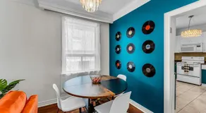 80's Retro Toronto Time Capsule - 2 Bedrooms - Image 2