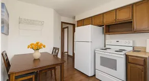 Cozy 1BR King - Near City Airport - Image 3