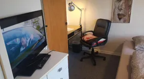 2 værelser m minikøkken brusekabine og toilet 4 prs - Image 5
