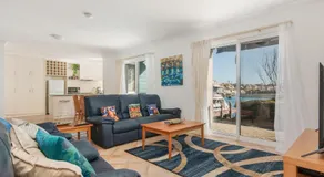 Waters Edge Apartment with Jetty - Image 2