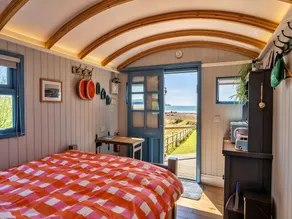 Lodge in Cornwall with Widemouth Bay Views - Image 2