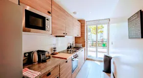 Chic and spacious apart with parking and garden - Image 3