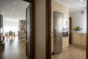 Elegante y amplio apartamento con vistas espectaculares - Image 3