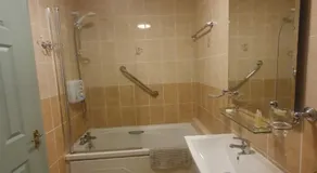Junior Suite Town Centre - Image 2