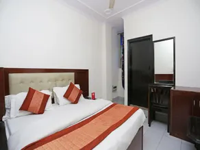 Hotel O by OYO International Neelam Suites Near Jama Masjid - Image 2