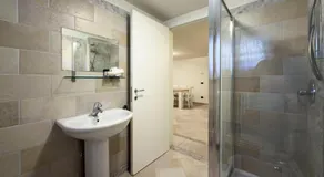 Montanari Palace - Image 2
