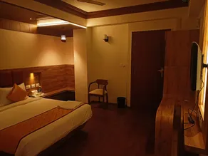 Golden Peaks Hotel & Restaurant - Image 2