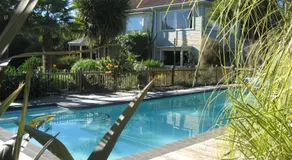 English Cherry Tree Manor - Image 4