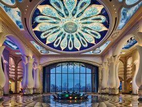 Wanda Vista Qingdao Oriental Film City Hotel - Image 2