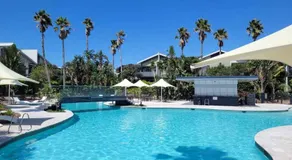 Luxe Beachfront Retreat | 4BR (10ppl) w/Terrace & Resort Pools - Image 3