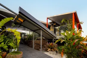 Striking Luxury Home With Garden & BBQ - Image 5