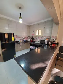 Spacious 3 bedroom apartment - FAMILIES ONLY - Image 4