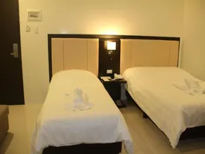 Manhattan Suites Inn - Image 4