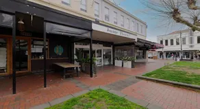 Manuka Village - Sleeps 8 - Free parking x 4 - Image 4