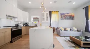 Luxury 3BR Condo | Mins to Manhattan - Image 5