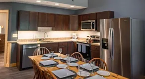 New England Inn & Lodge - Image 4
