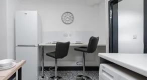Charming Home - Free Parking - Image 5