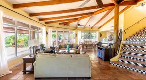 Luxury Five-Bedroom Oasis in Playa Flamingo with a Private Pool and Stylish Decor - Image 4