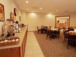 Paola Inn and Suites - Image 5