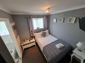 The Mayfair Lodge & Family Suite - Image 2