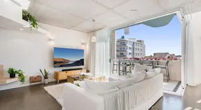 Luxury 5-floor Unit with Ocean Views near Beach - Image 3