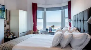 The Broadwater Guest House - Image 2