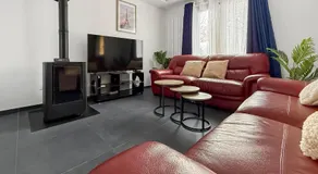 Maison spacieuse avec jardin et parking privé - Image 2