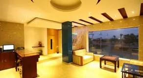 Hotel Crescent Crest Sriperumbudur - Image 2