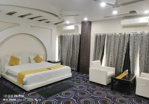 Grand Kingfisher Hotel - Image 2