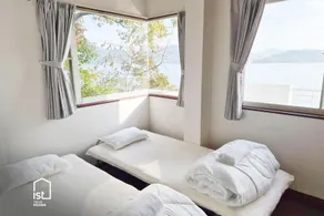 Large Beachfront Island Villa Sleeps 12 Ideal for Groups - Image 2