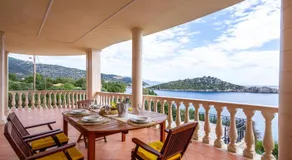 Almare Villa direct Beach Access - Image 3