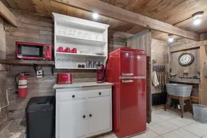 Rocking Ox Gasthaus and Barn Cabin - Image 5