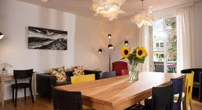  SKY Boutique Villa sleeps 4-10, Parking/Laundry, Close to Train/Bus/Town - Image 3