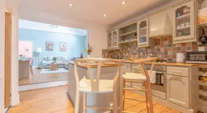 Stylish 2BR Steps from Windsor Castle and High St - By Tempstay - Image 3