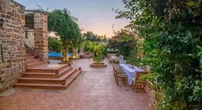 Mouzaliko Guesthouse Mansion - Image 3
