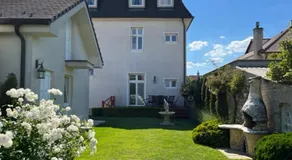 Villa Garden - Image 3