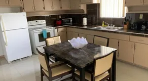 BEAUTIFUL 3 BEDROOM PRIVATE UNIT, FREE PARKING, FREE WIFI - Image 4