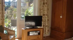 Harlequin Guest House with parking - Image 4