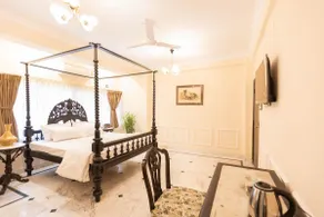 Zamindar Suite on Park St. - Image 2