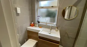 Brand new en-suite double room private entry self-check - Image 5