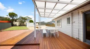 Shack on Seaview - A Retro Escape near Beach & Cafes - Image 4